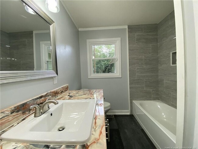 Building Photo - 290 Lemont Dr