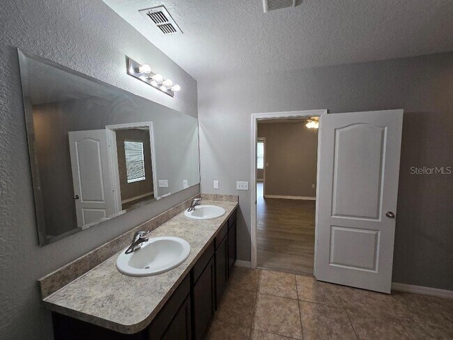 Building Photo - 3683 Julius Estates Blvd