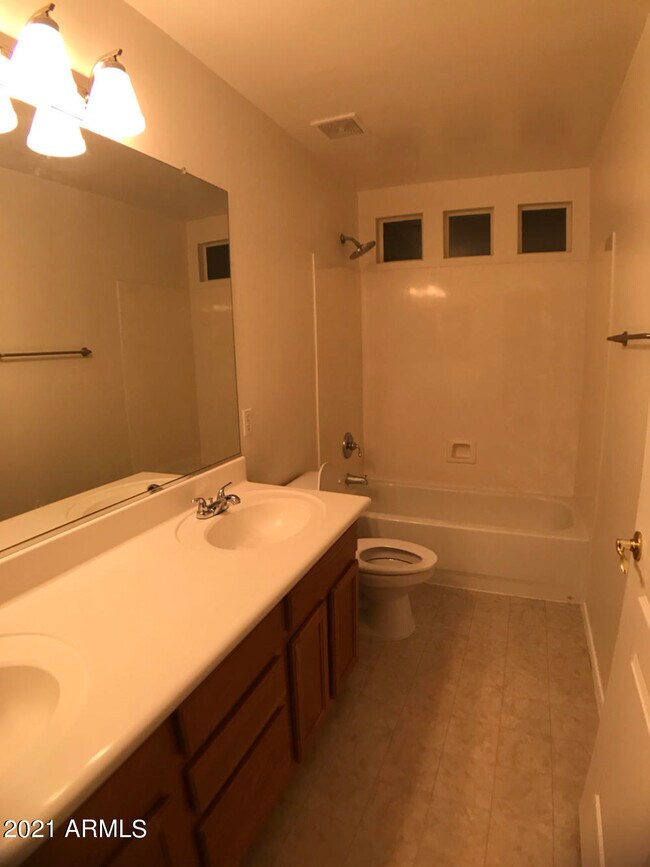 Building Photo - 17584 W Acacia Ct