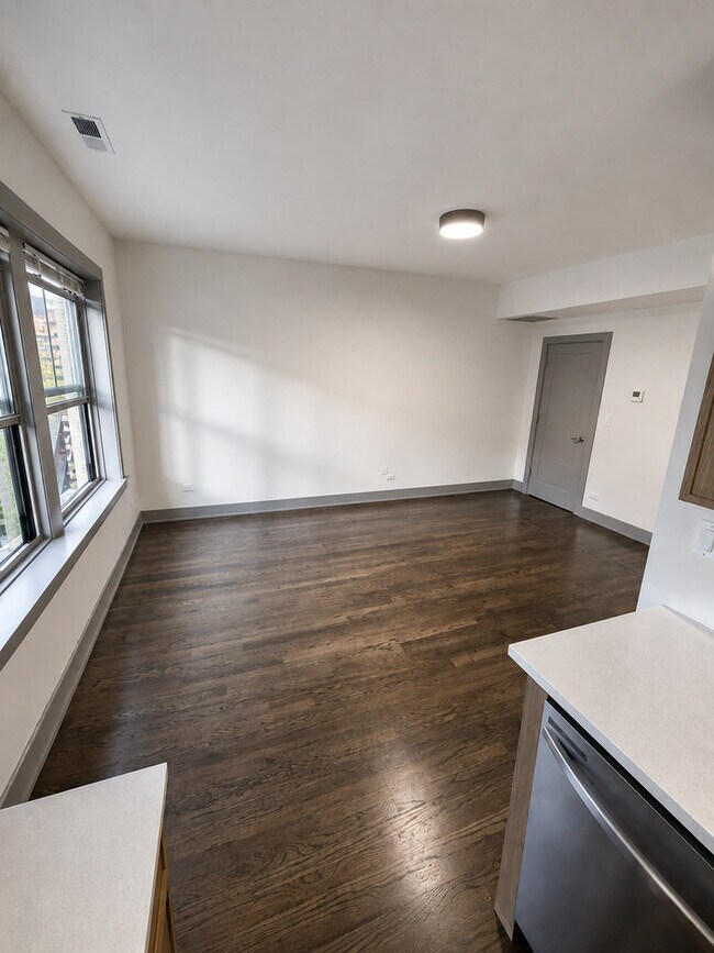 Building Photo - 1904 W Pratt Blvd