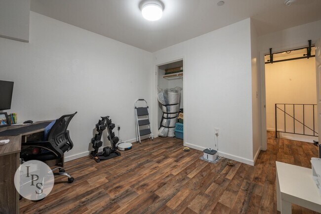 Building Photo - Fresno Westside Apt, 2BR/1BA, Shaw/Marks - Lots of Amenities