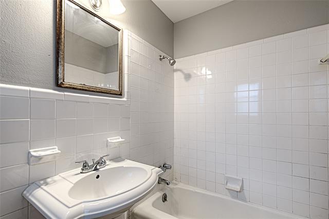 Building Photo - 2304 Meadow Crest