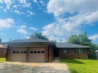 Building Photo - 1929 Meeker Dr