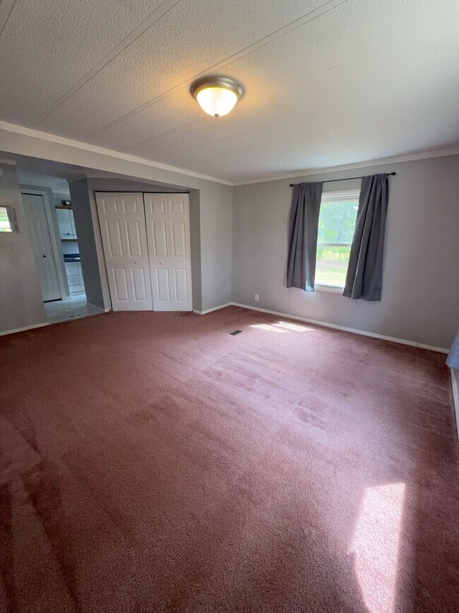 Building Photo - 2030 Catherine Lake Rd