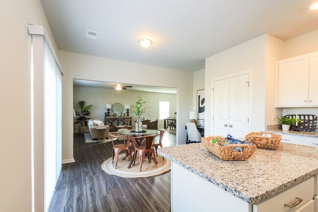 Building Photo - Bright Leland Home