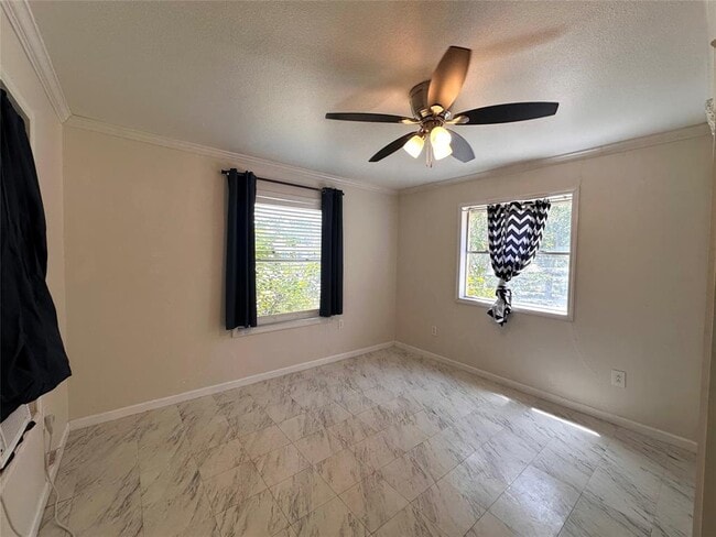 Building Photo - 400 Sun Bonnet Dr