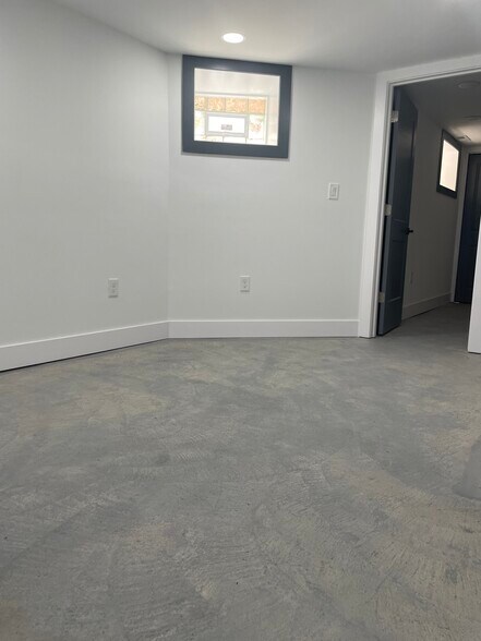 Building Photo - 5816 Delancey St