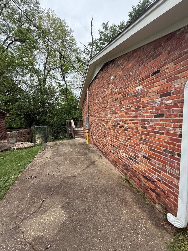 Building Photo - ** 3 bed 2 bath located in Forrest Hills ** Call 334-366-9198 to schedule a self-showing