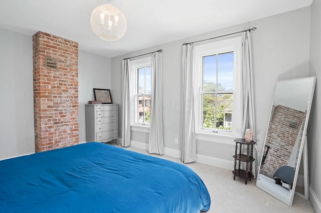 Building Photo - 329 E Jenkins Ave