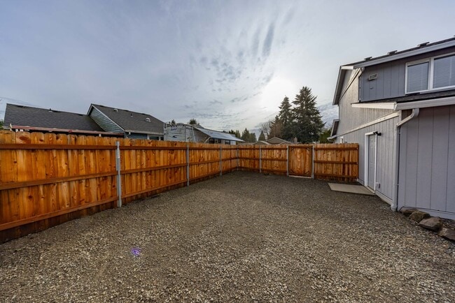 Building Photo - 5 bedroom home in Orchards - RV Parking - Central Air