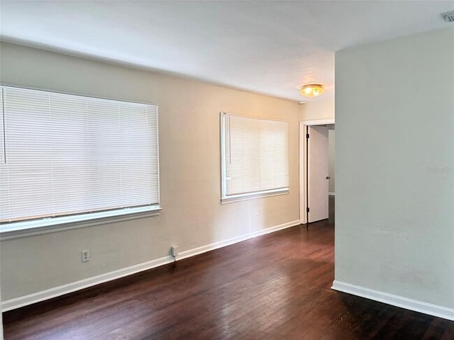 Building Photo - 1650 Crestwood Dr