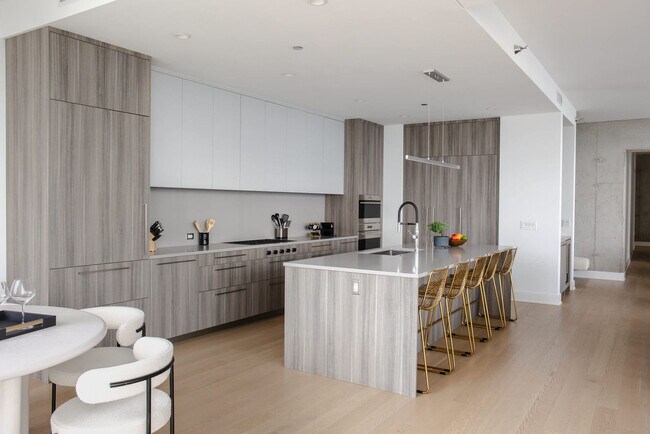 Building Photo - 60 E Randolph St