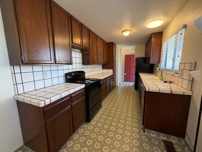 Building Photo - Lovely home in Marina available March 16, 2026!