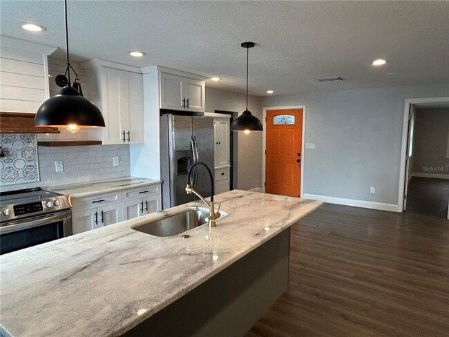 Building Photo - 2108 W Powhatan Ave