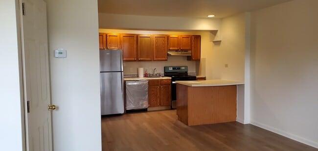 Building Photo - 1307 Balcom Ave