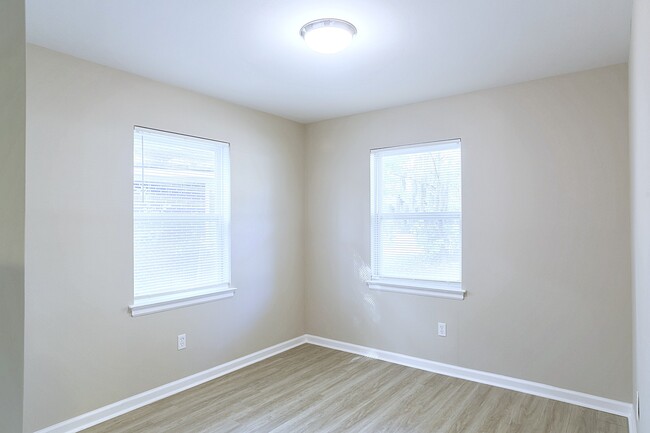 Building Photo - 11304 Largo Dr