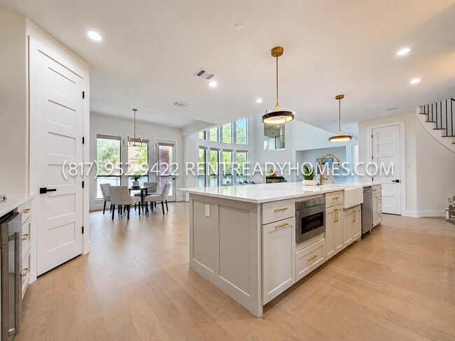 Building Photo - 1750 Greenwood Ct