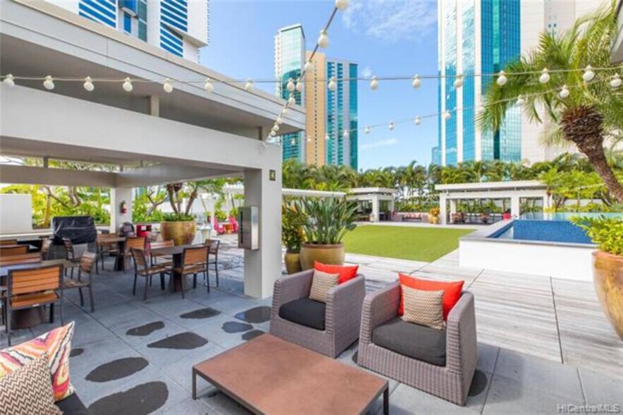 Building Photo - 1189 Waimanu St