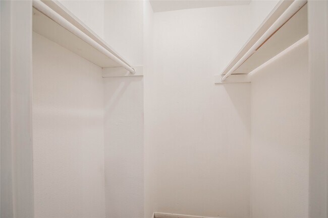 Building Photo - 10106 Lost Trail St