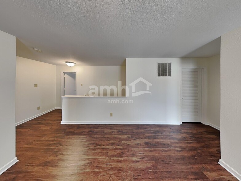 Building Photo - 1702 Bray Dr