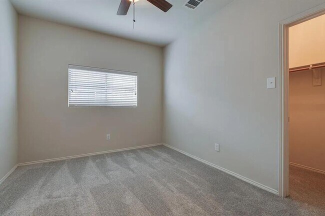 Building Photo - 4812 Blue Top Dr