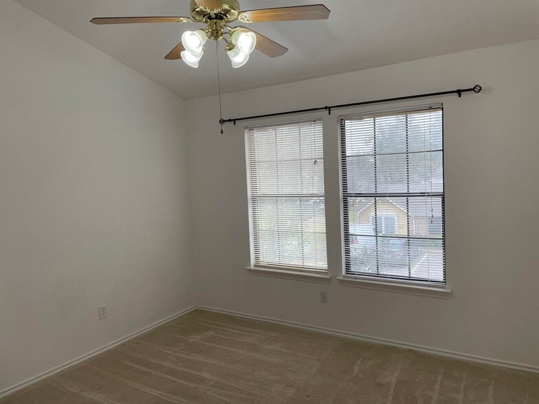Building Photo - 11901 Swearingen Dr