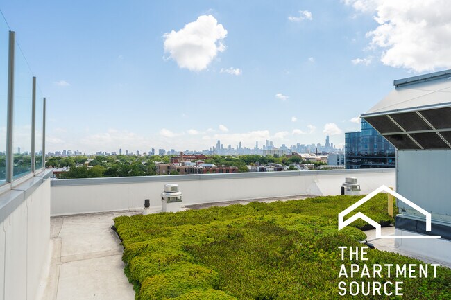 Building Photo - 2340 N California Ave