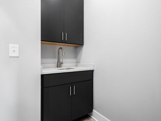 Building Photo - 928 Pullman Pl