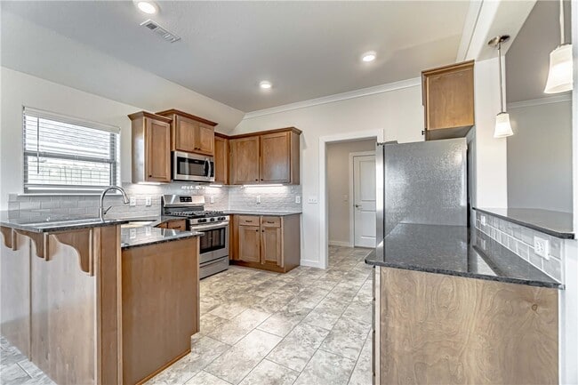 Building Photo - 219 S Geranium Ln