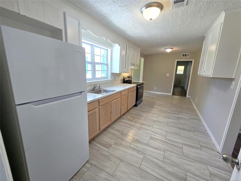 Building Photo - 3608 Princeton Rd