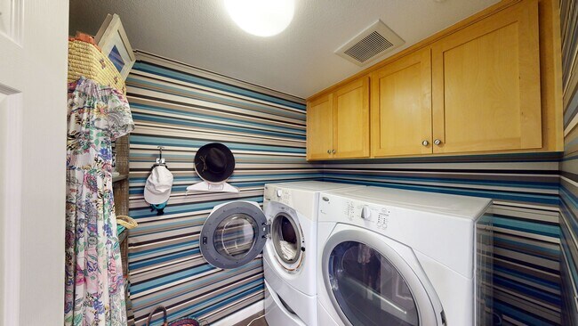 Building Photo - Beautiful Mediterranean-style Livermore Condo!