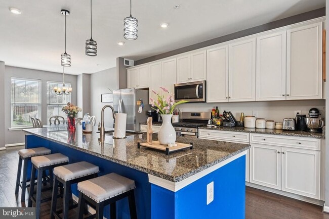 Building Photo - 1306 Hawk Hollow Dr