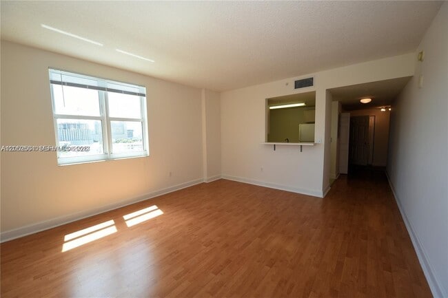 Building Photo - 50 Menores Ave
