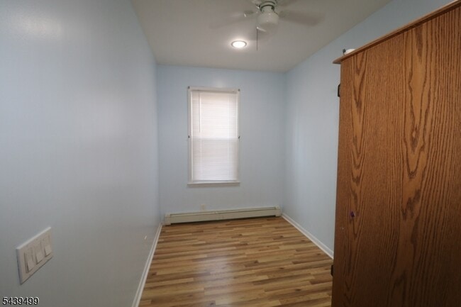 Building Photo - 484 Delavan Ave