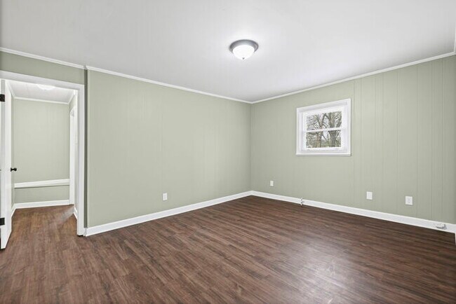 Building Photo - 4 Bedroom In Colonial Acres