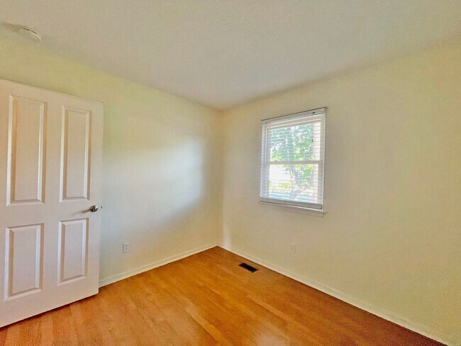 Building Photo - READY 11-07-25!! 3-Bedroom Townhome at the...