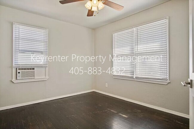 Building Photo - 3937 SW 27th Pl