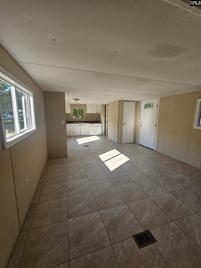 Building Photo - 119 E Woods Ct