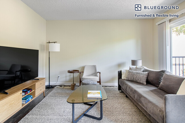 Building Photo - 1510 Oak Creek Dr
