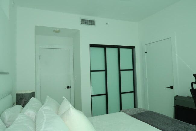 Building Photo - 900 Biscayne Blvd