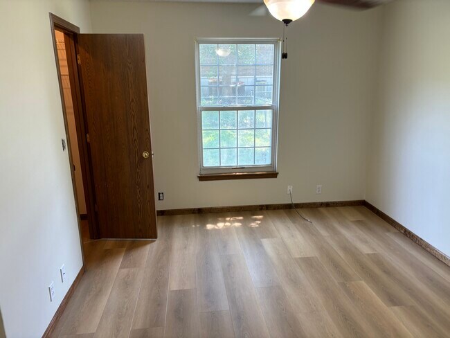 Building Photo - 1329 East 21st terrace