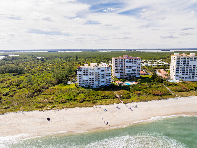 Building Photo - 3880 N Hwy A1A