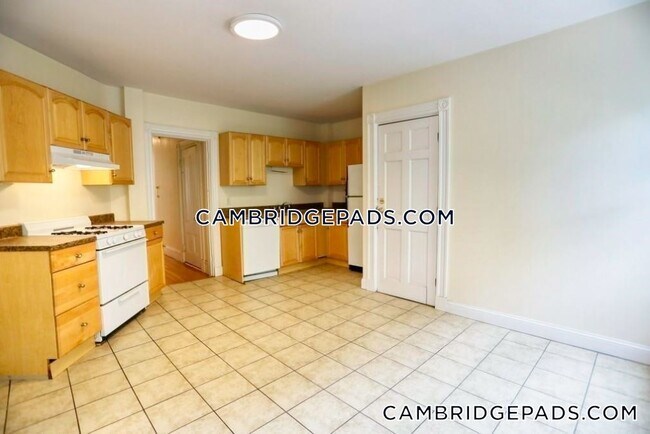 Building Photo - 1590 Cambridge St