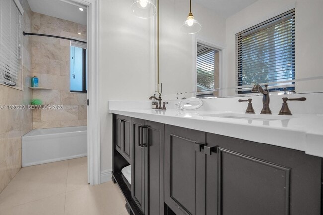 Building Photo - 627 Alcazar Ave