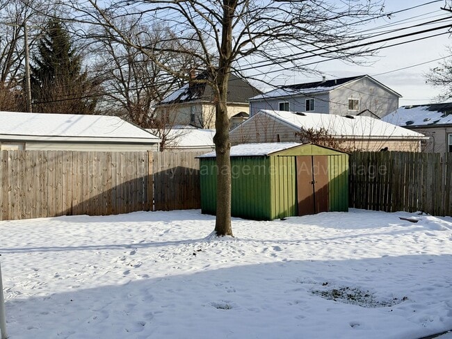 Building Photo - Updated Ranch on Double Lot Near Royal Oak & Ferndale