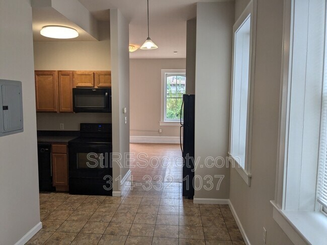 Building Photo - 229 Steins St