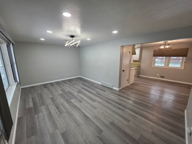 Building Photo - Available Now Great 3 Bedroom Ranch Home Close To Everything!