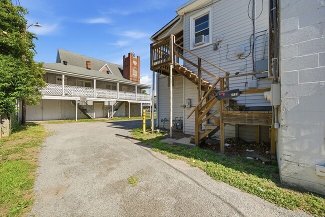 Building Photo - 212 S Armistead Ave