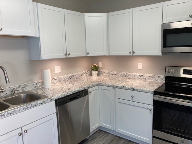 Dimmable Under Cabinet Lighting - 1223 E Waldburg St