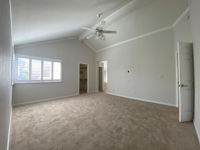 Building Photo - 6118 Cameo Dr